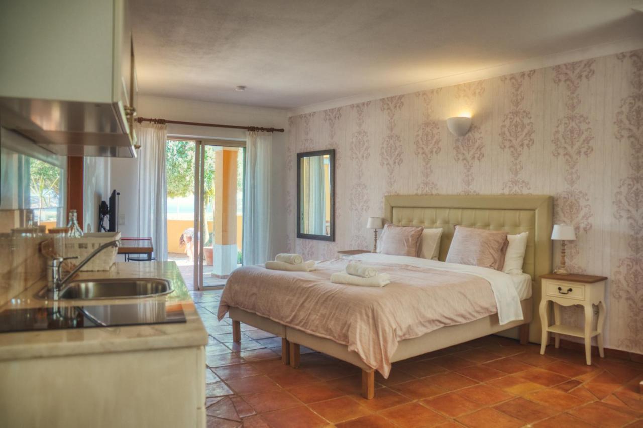 Moonshine Guest House With Private Studios And Private Cottage 라고스 외부 사진