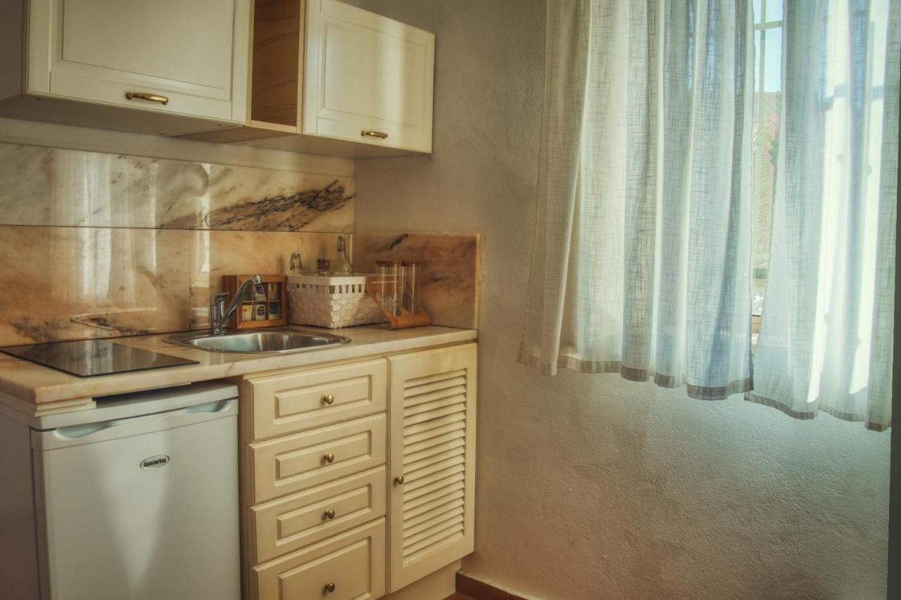 Moonshine Guest House With Private Studios And Private Cottage 라고스 외부 사진